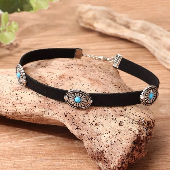 ❤️Black Choker With Turquoise Detail - Picture 5 of 5